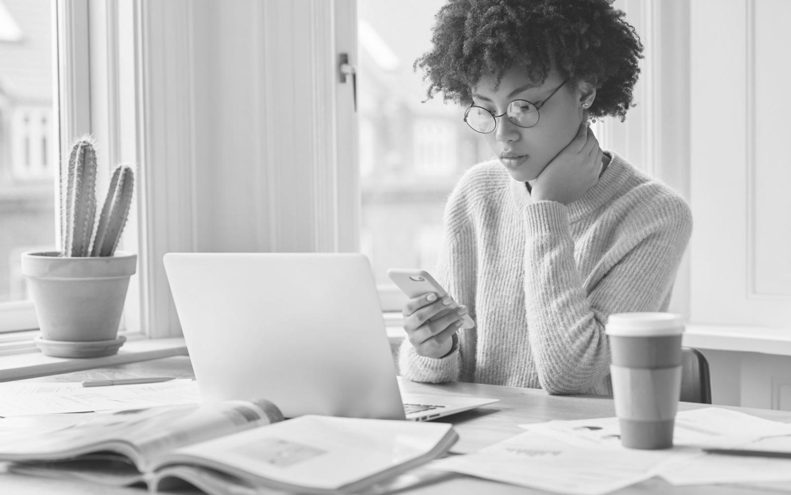 Coaching-Raum mit natürlichem Licht und persönlicher Atmosphäre